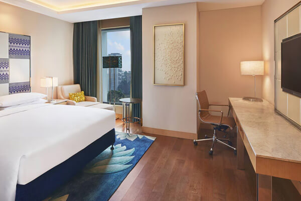 King Bed, Club Lounge Access